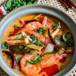 Tom Yum là gì? Nguồn gốc, hương vị và các biến thể nổi tiếng của món súp Thái