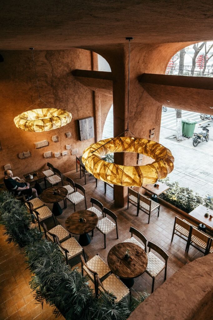 Bistro là gì? Khám phá mô hình nhà hàng kiểu Pháp được yêu thích trên toàn thế giới